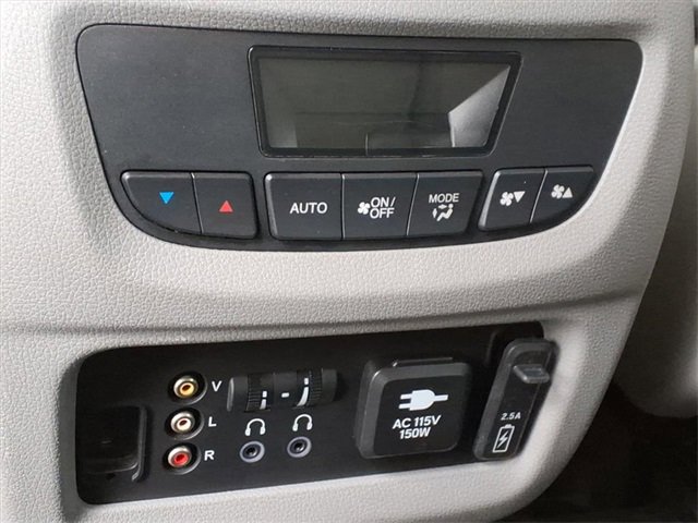 Used 2016 Honda Pilot Touring image 14