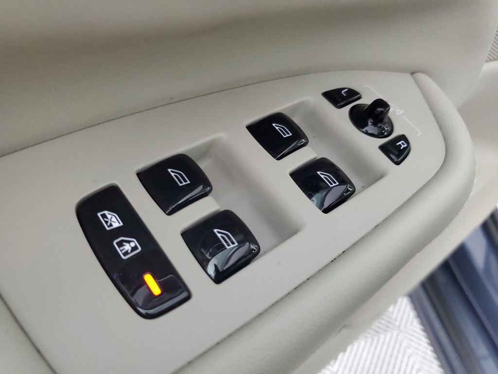 Certified 2025 Volvo XC90 B6 Ultra image 23