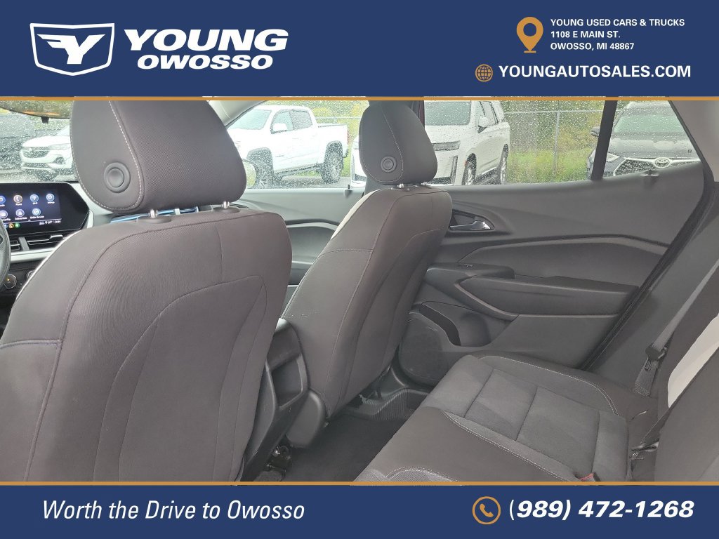 Used 2025 Chevrolet Trax LS w/ LS Convenience Package FWD image 30
