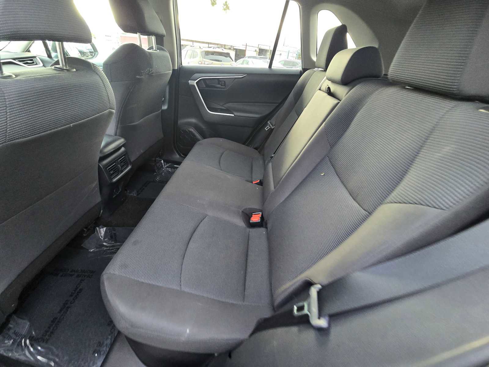 Used 2021 Toyota RAV4 LE image 19