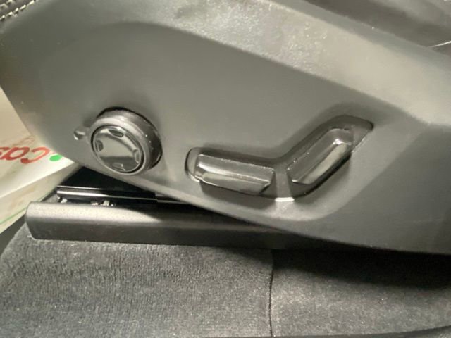 Used 2023 Volvo XC60 B6 Ultimate image 11