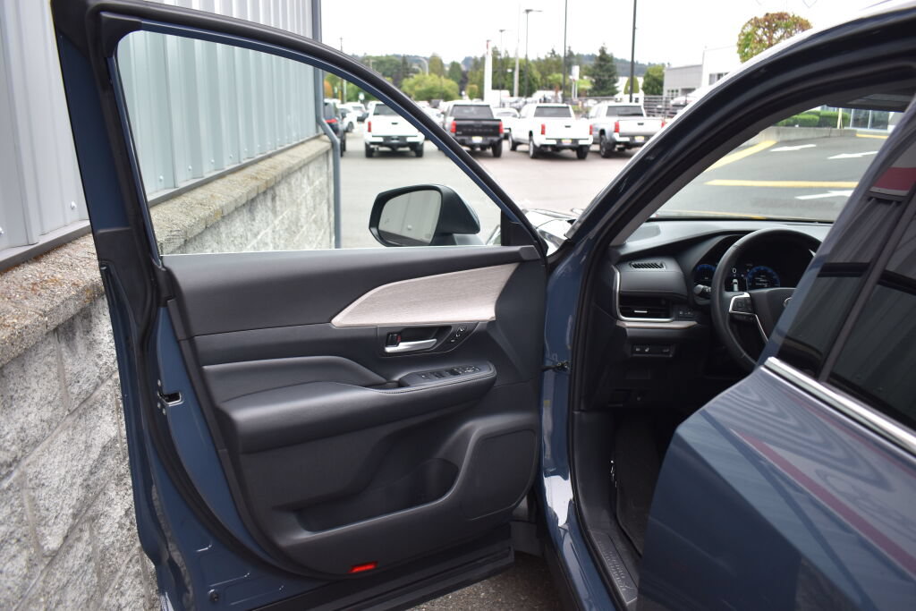 Certified 2024 Toyota Grand Highlander AWD image 17
