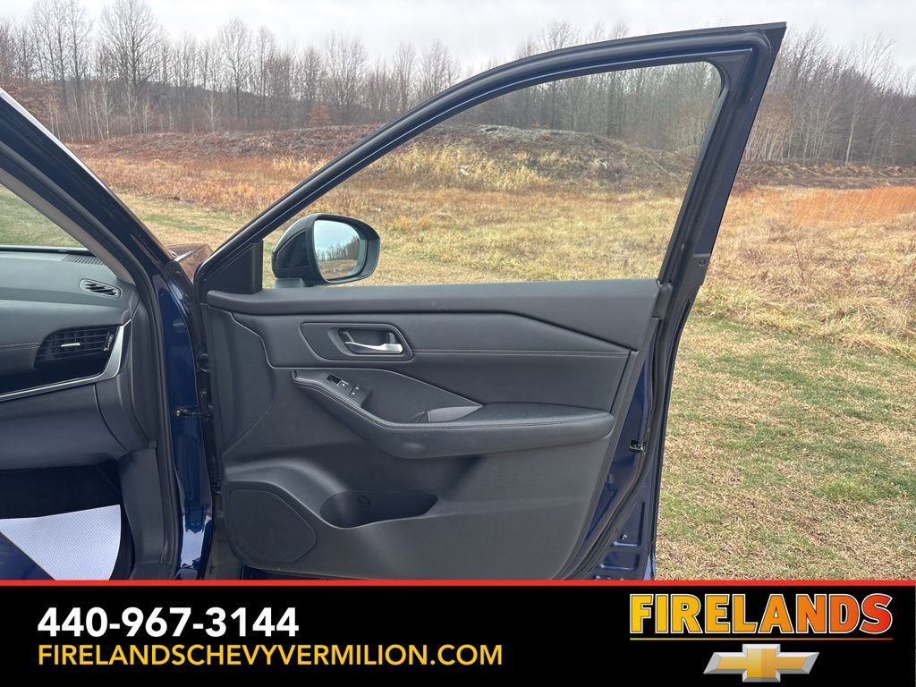 Used 2025 Nissan Rogue SL w/ Tech Package image 34