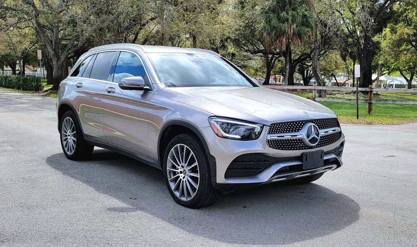 Used 2022 Mercedes-Benz GLC 300 4MATIC w/ AMG Line image 3