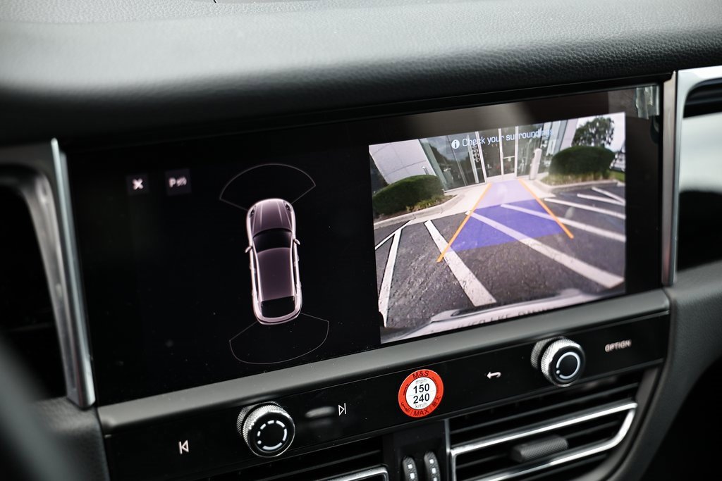 Certified 2024 Porsche Macan image 40