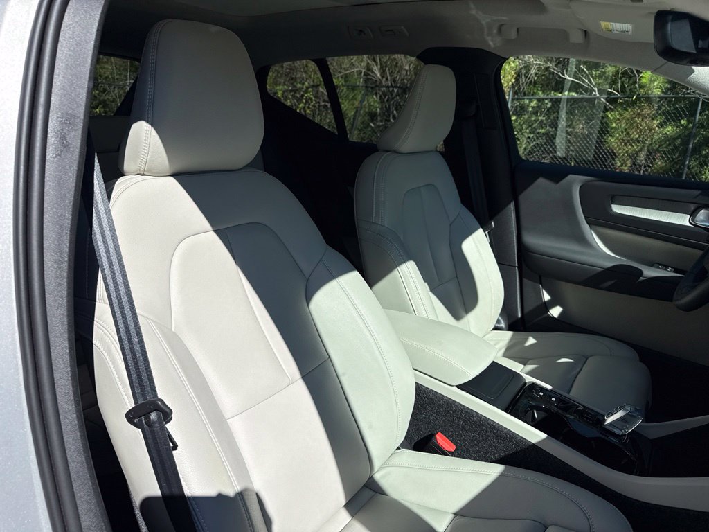 Used 2025 Volvo XC40 B5 Plus AWD/4WD image 40