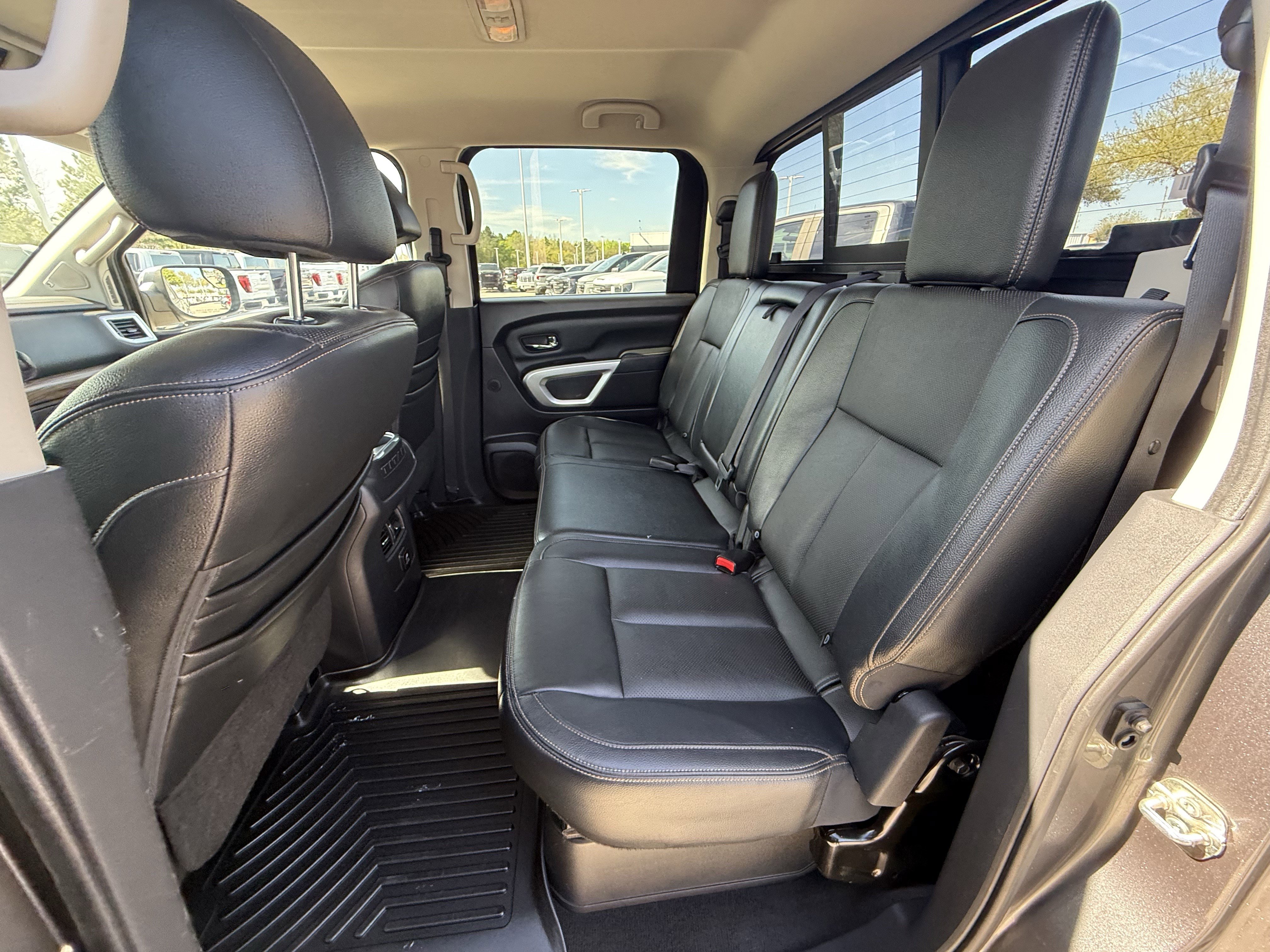 Used 2018 Nissan Titan SL image 29