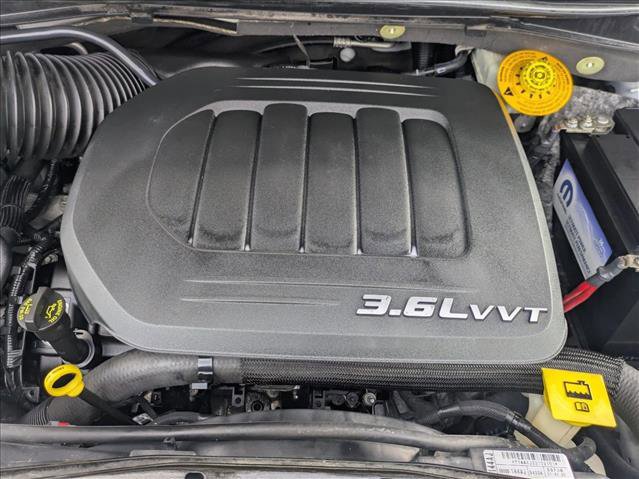 Used 2014 Chrysler Town & Country Touring-L w/ Driver Convenience Group image 23