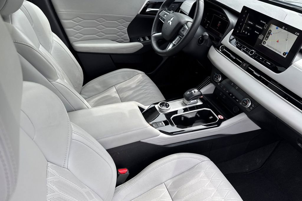 Used 2025 Mitsubishi Outlander SEL AWD/4WD image 17