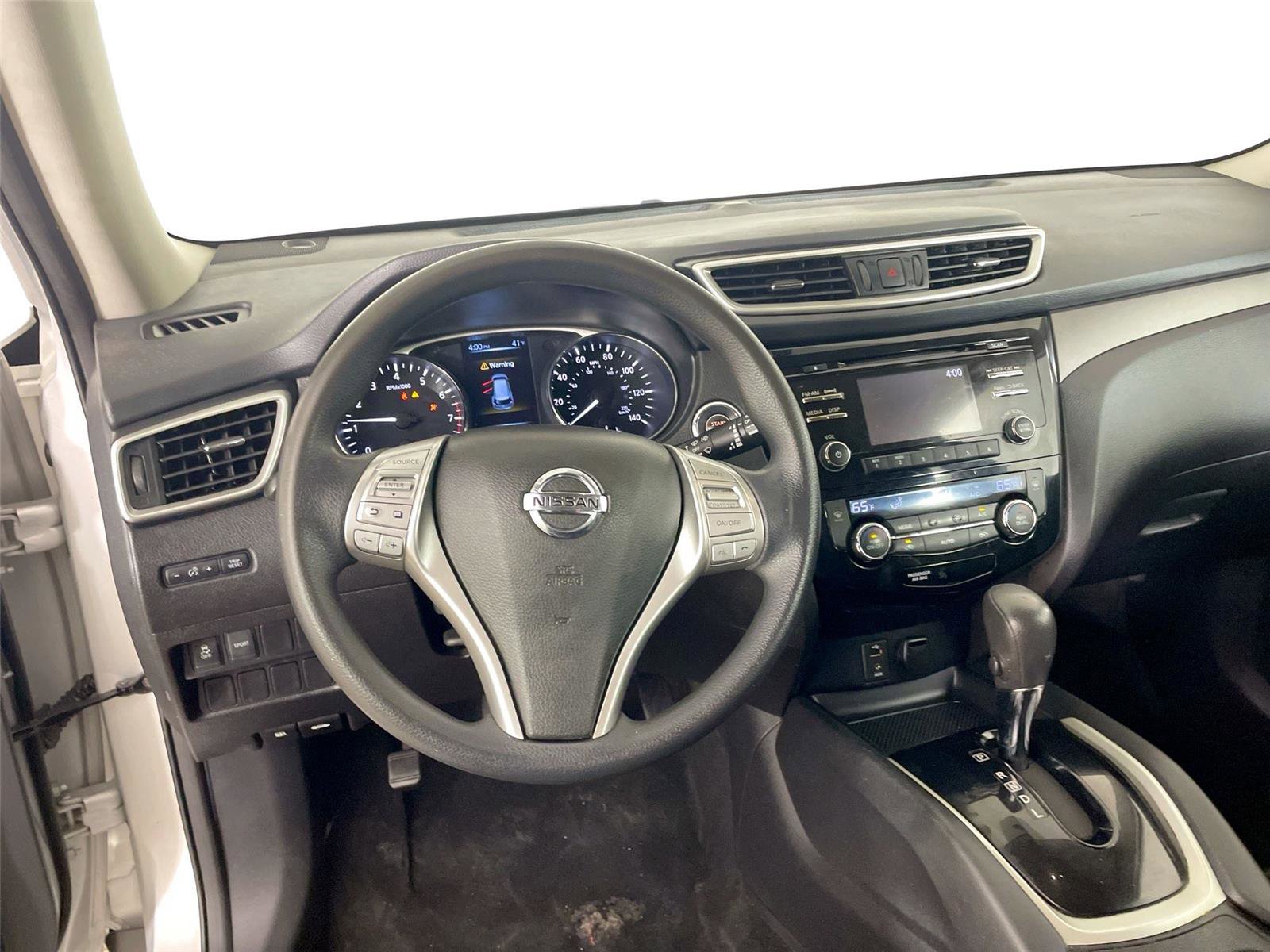 Used 2014 Nissan Rogue SV FWD image 2