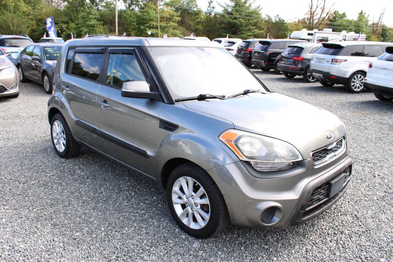 Used 2013 Kia Soul + FWD image 4