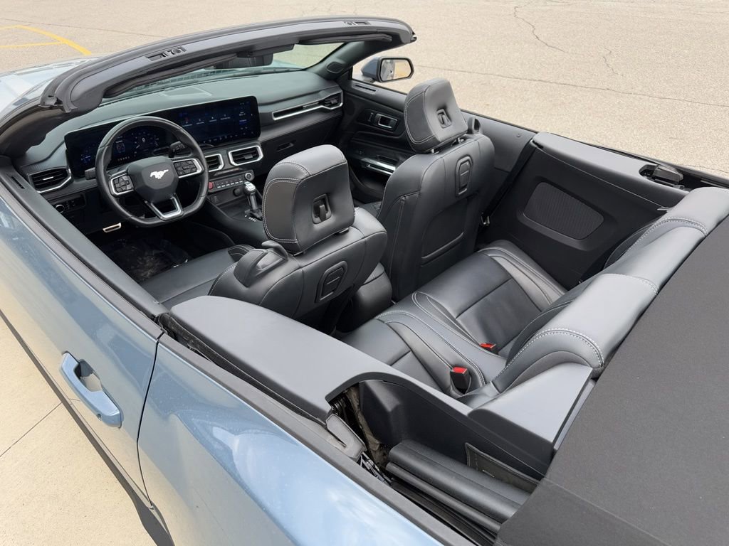 Used 2025 Ford Mustang Premium RWD image 35