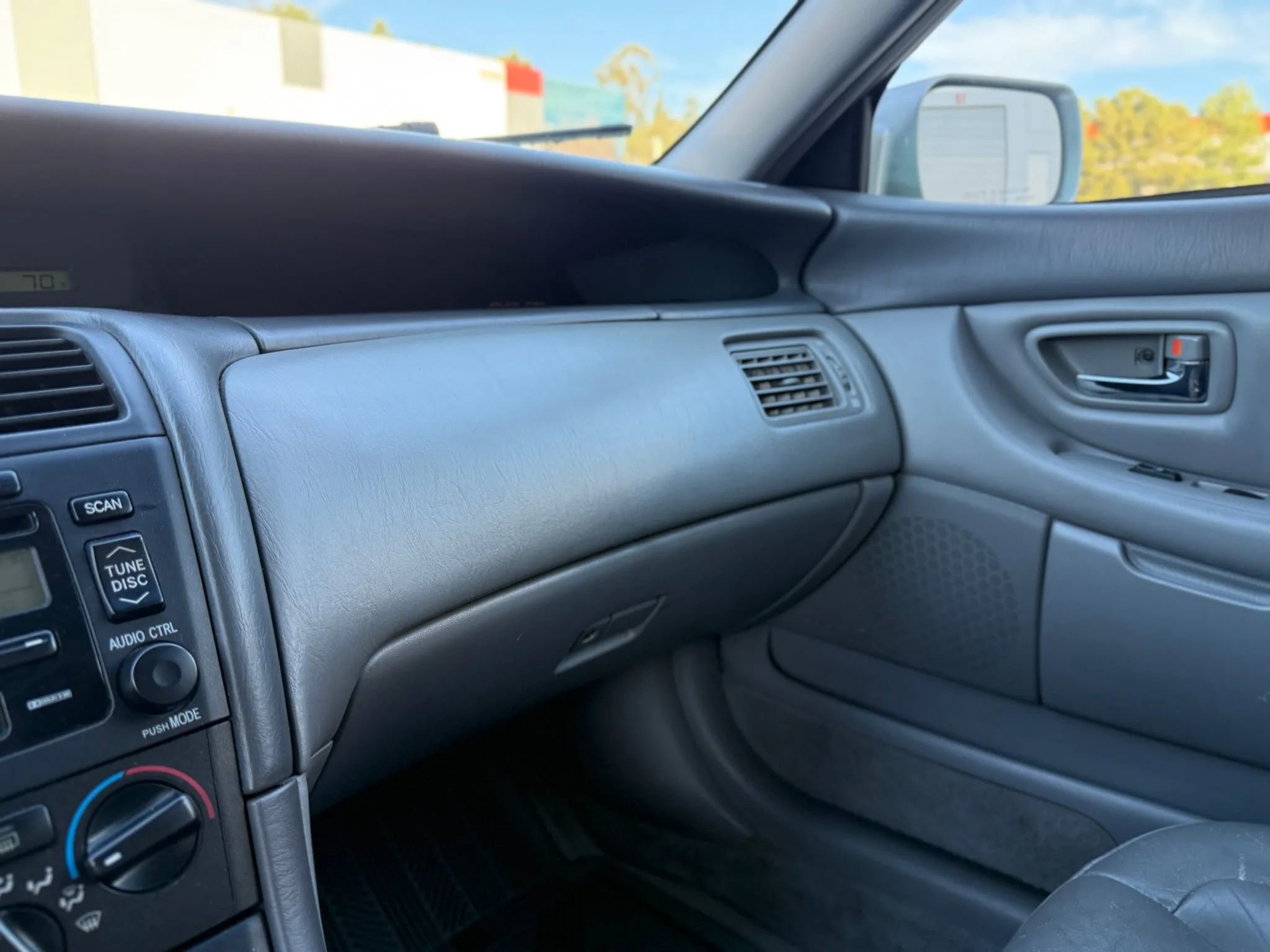 Used 2000 Toyota Avalon XL image 24