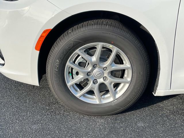 New 2026 Chrysler Pacifica Select FWD image 11