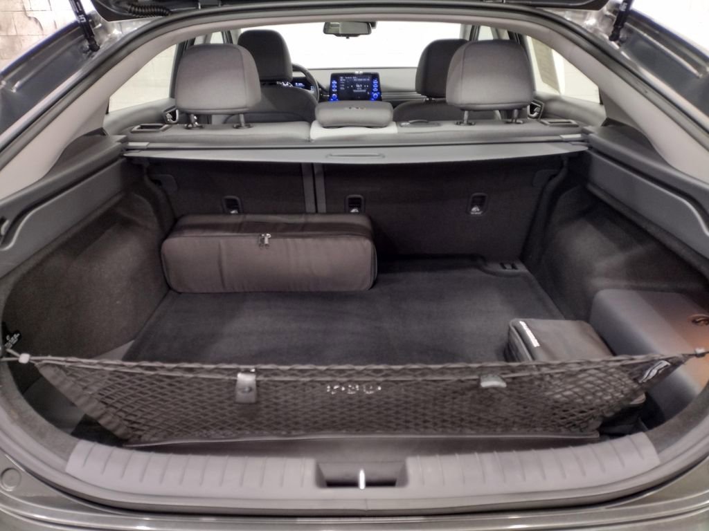 Certified 2022 Hyundai Ioniq SE FWD image 18
