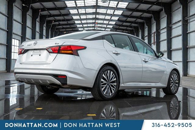 Used 2024 Nissan Altima 2.5 SV image 33
