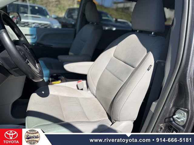 Used 2017 Toyota Sienna XLE Premium image 11