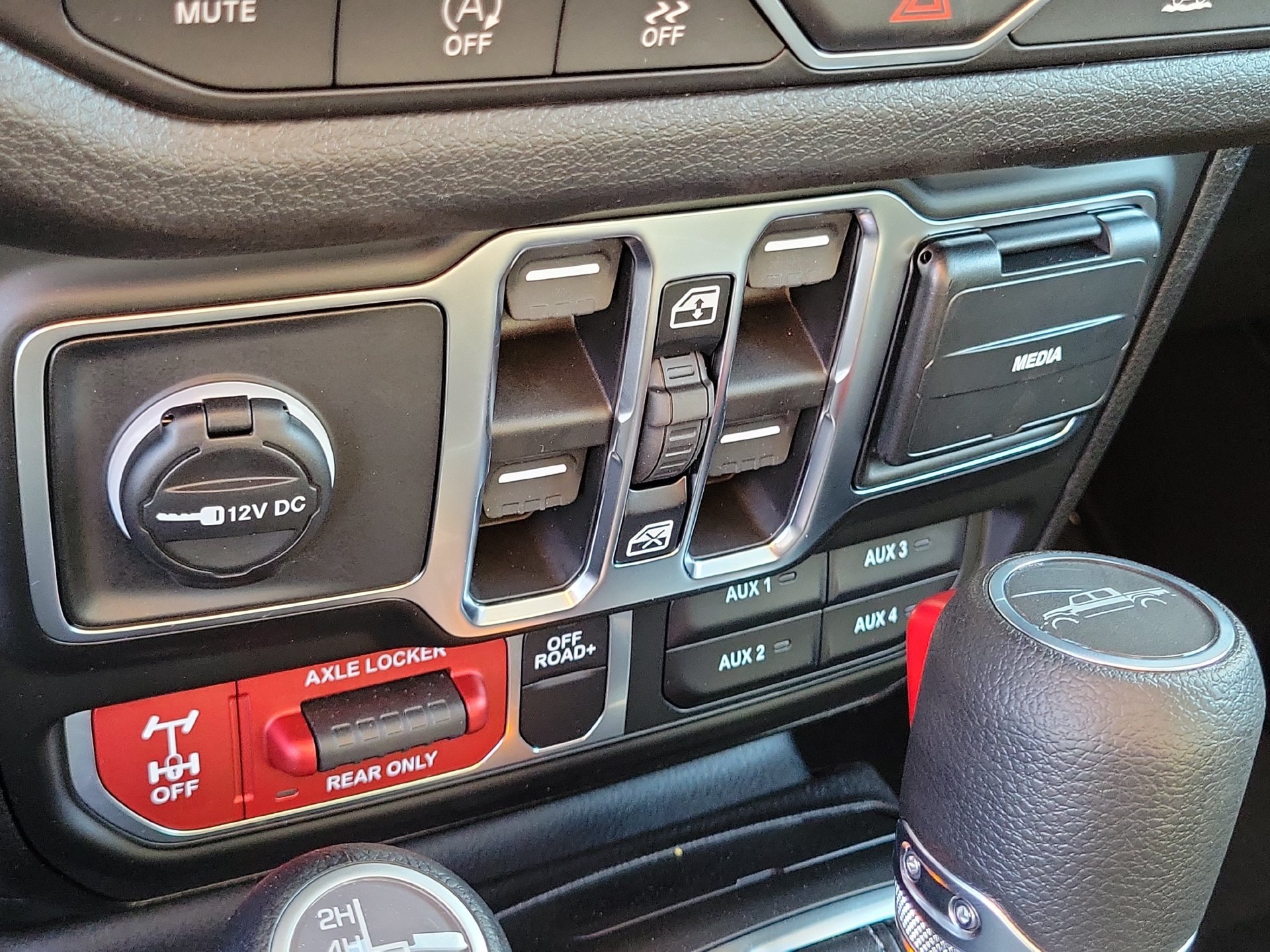 New 2026 Jeep Gladiator Sport AWD/4WD image 10
