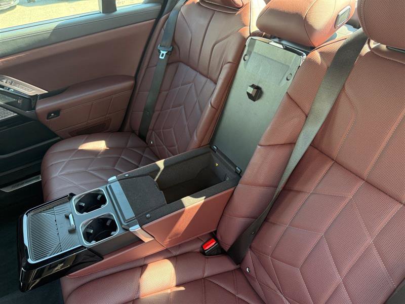 Used 2023 BMW 760i xDrive w/ Luxury Rear Seating Package AWD/4WD image 16