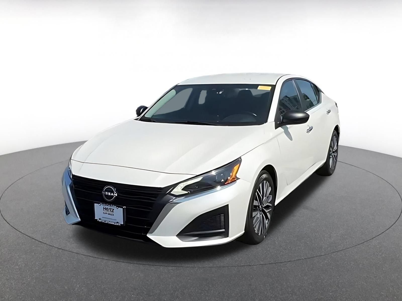 Used 2025 Nissan Altima 2.5 SV FWD image 8