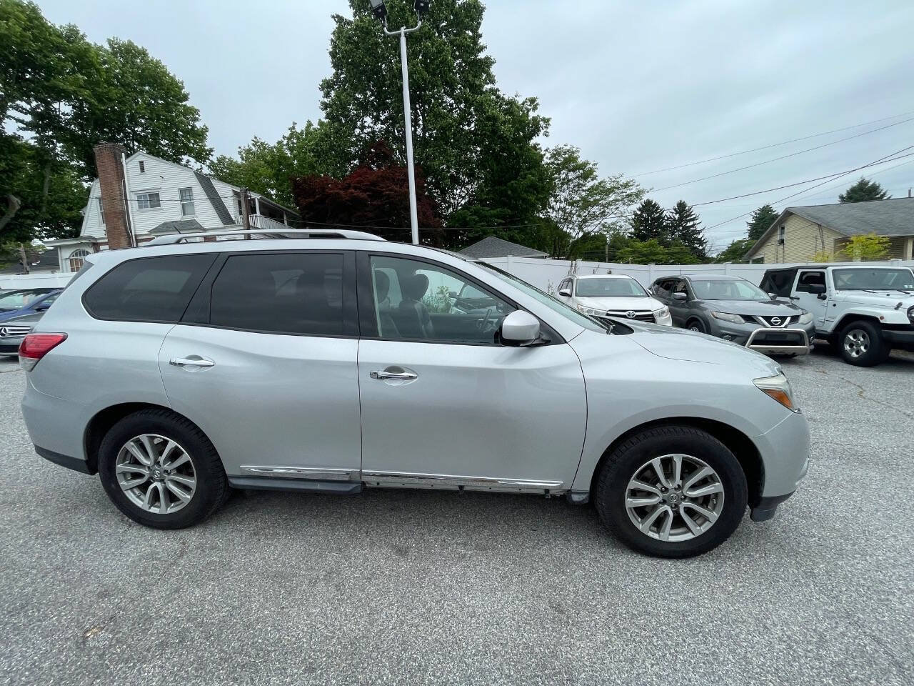 Used 2016 Nissan Pathfinder SL w/ SL Premium Package AWD/4WD image 5