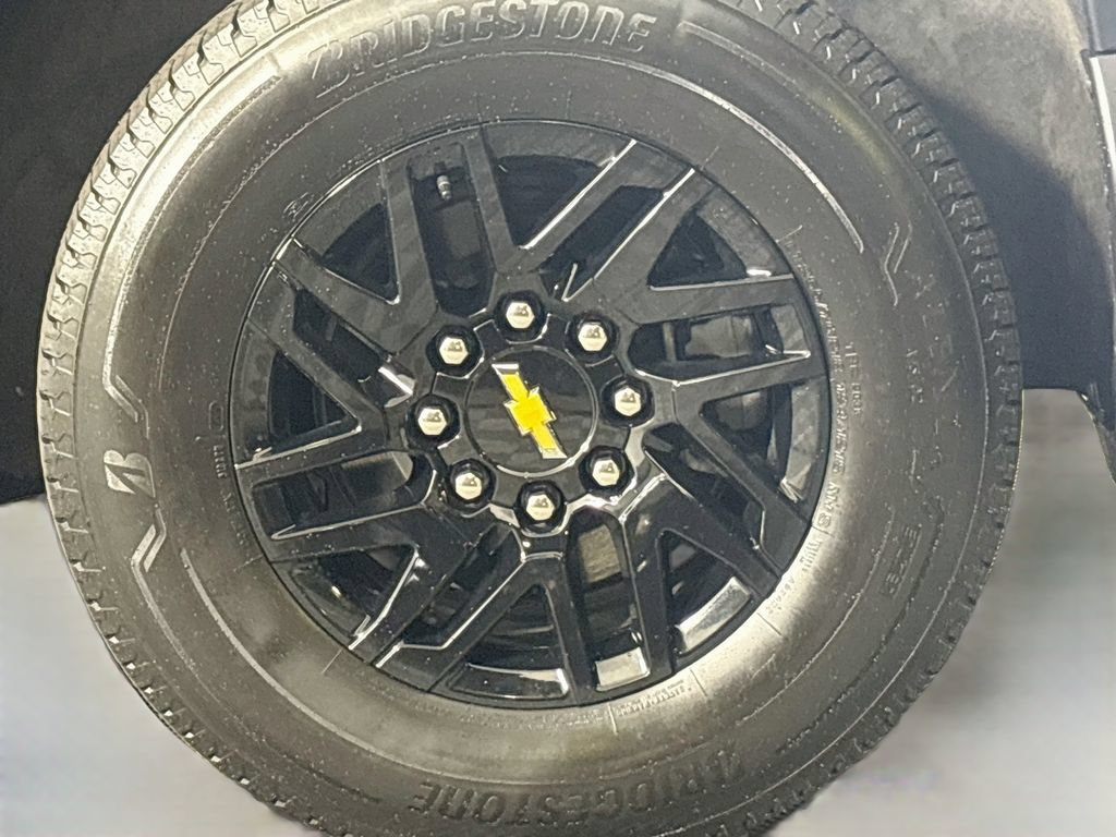 Certified 2026 Chevrolet Silverado EV W/T AWD/4WD image 33