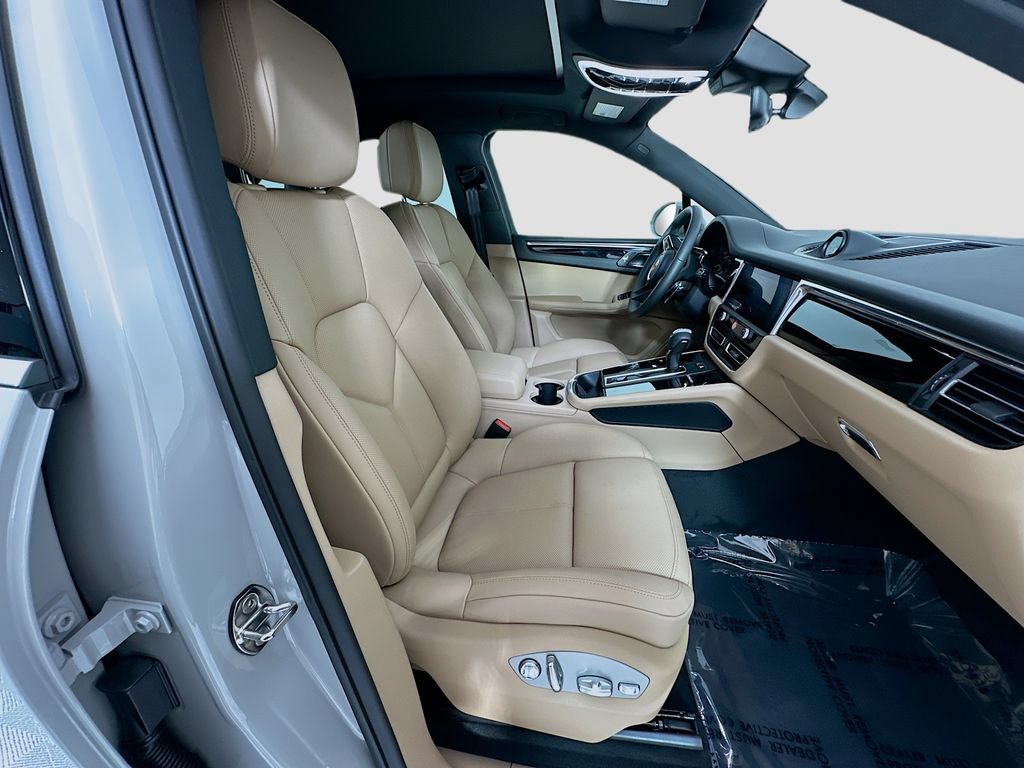 New 2026 Porsche Macan AWD/4WD image 30