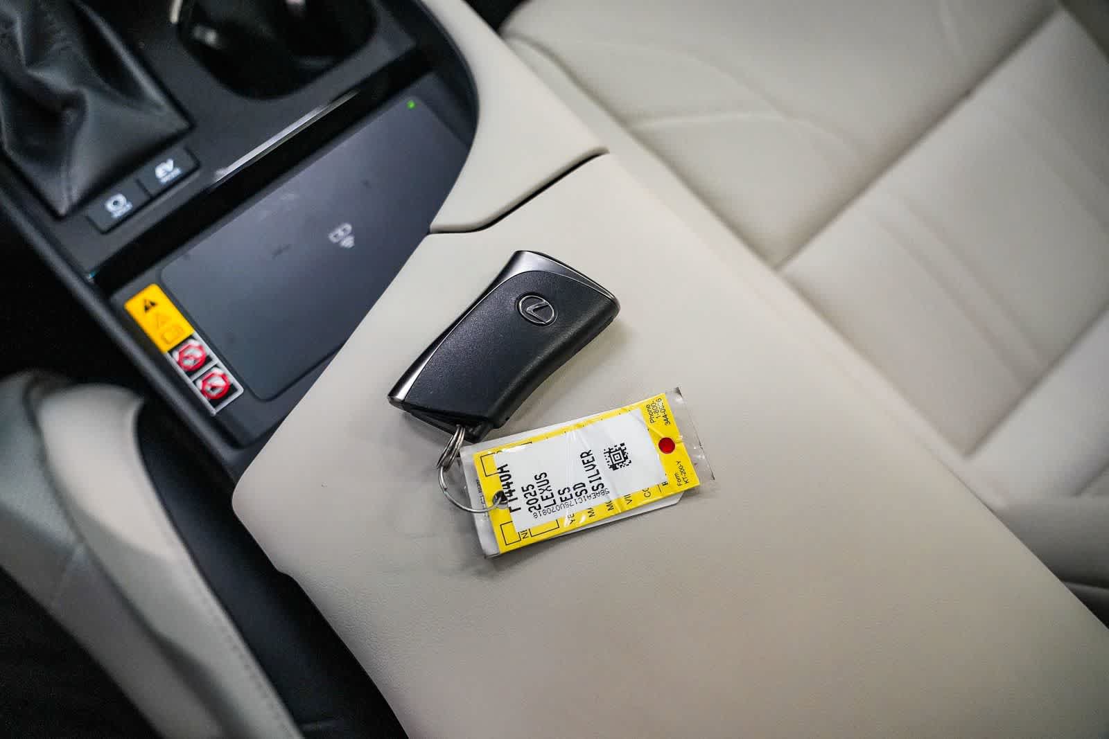 Used 2025 Lexus ES 300h w/ Accessory Package (Z2) FWD image 21
