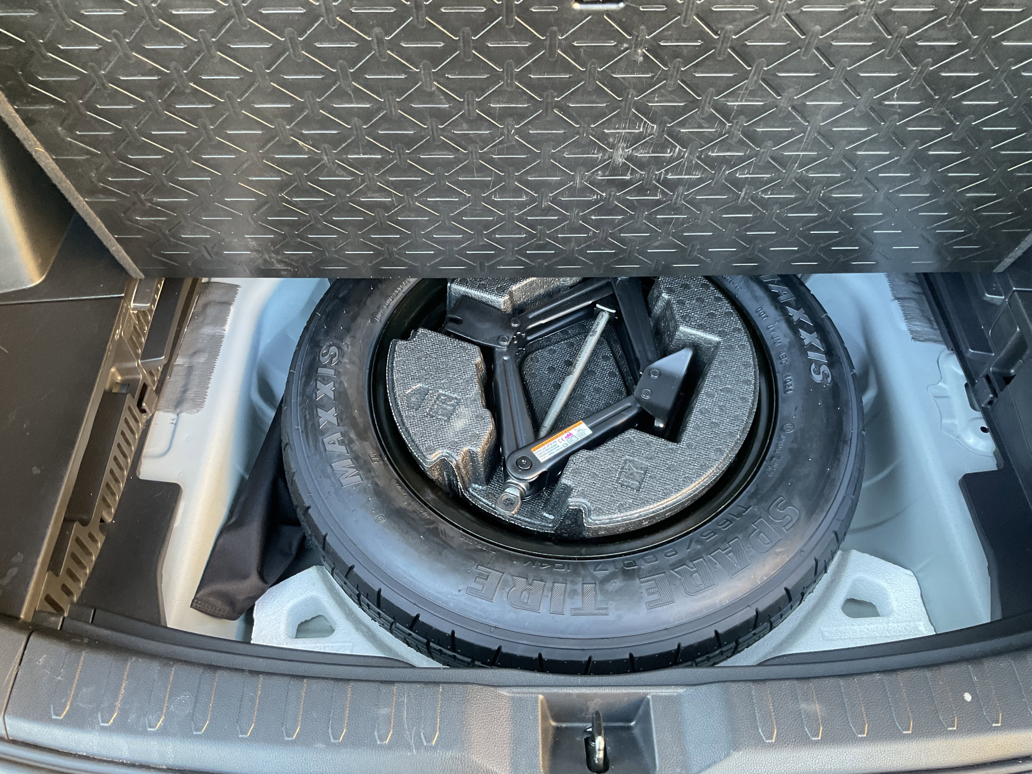 Used 2025 Toyota RAV4 XLE AWD/4WD image 38
