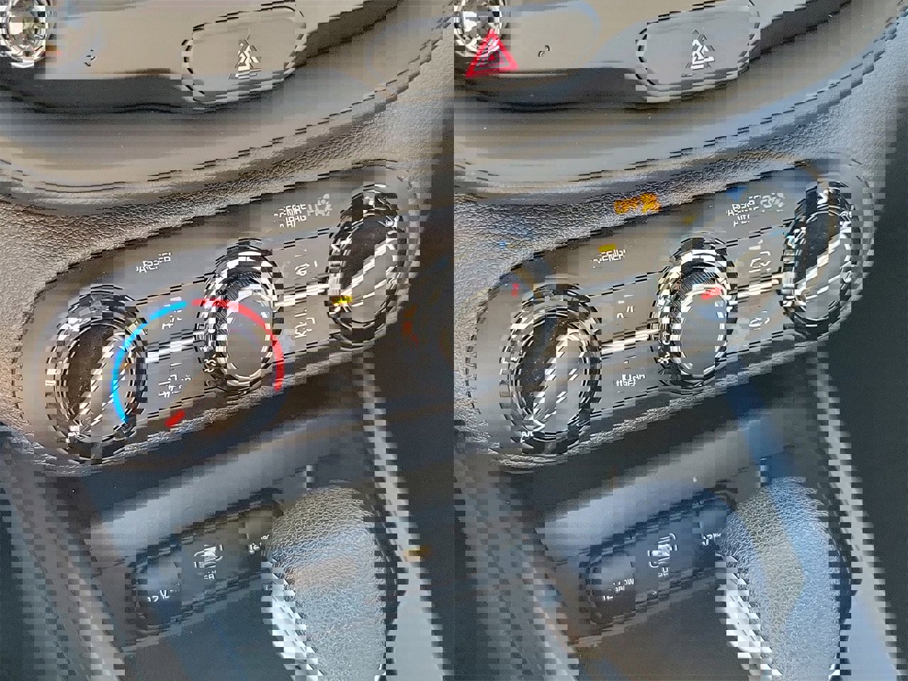 Used 2024 Kia Soul LX w/ Option Group 015 image 25