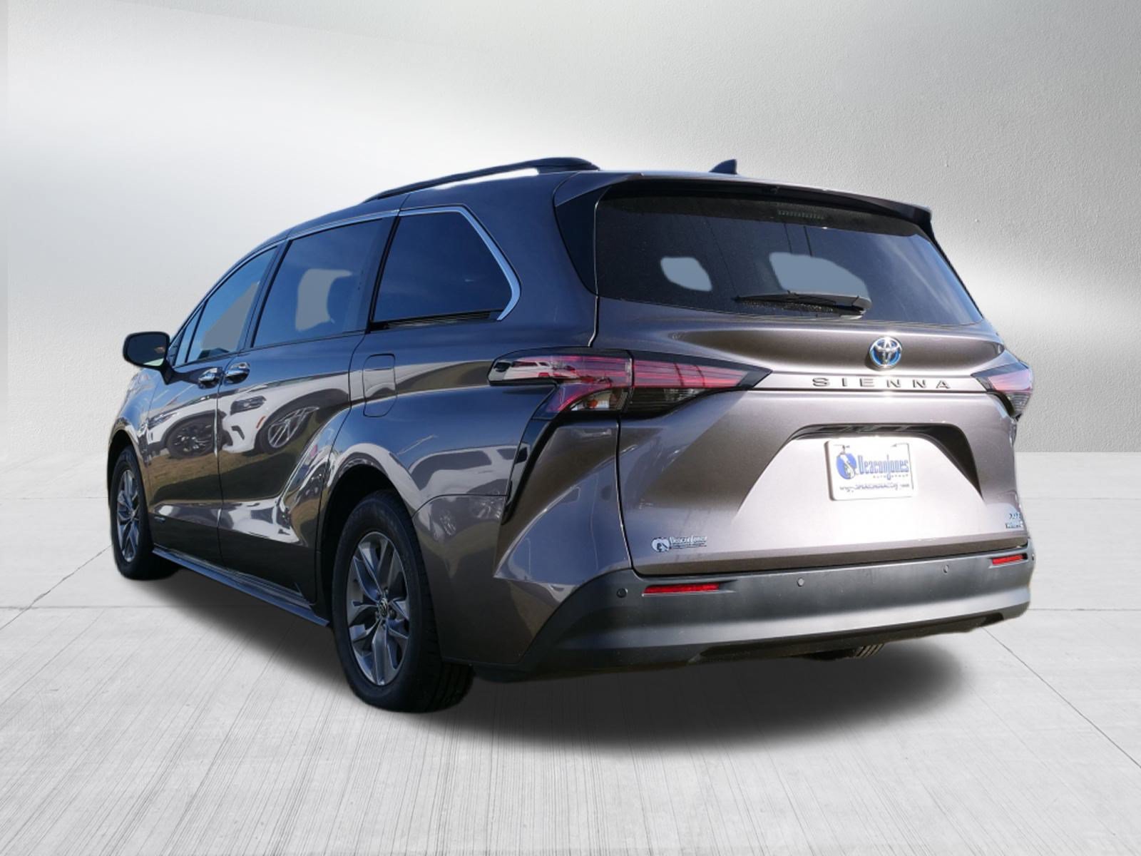 Used 2021 Toyota Sienna XLE FWD image 5