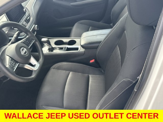 Used 2025 Nissan Altima 2.5 SV FWD image 16
