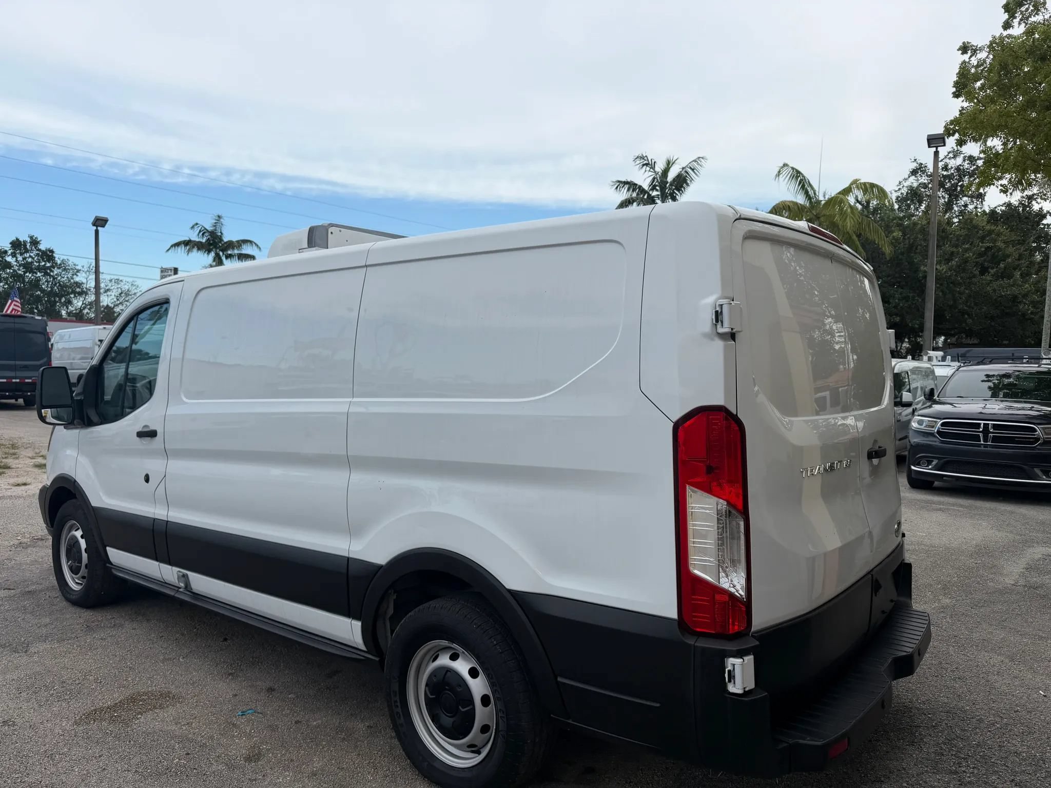Used 2019 Ford Transit 150 130 Low Roof RWD image 4