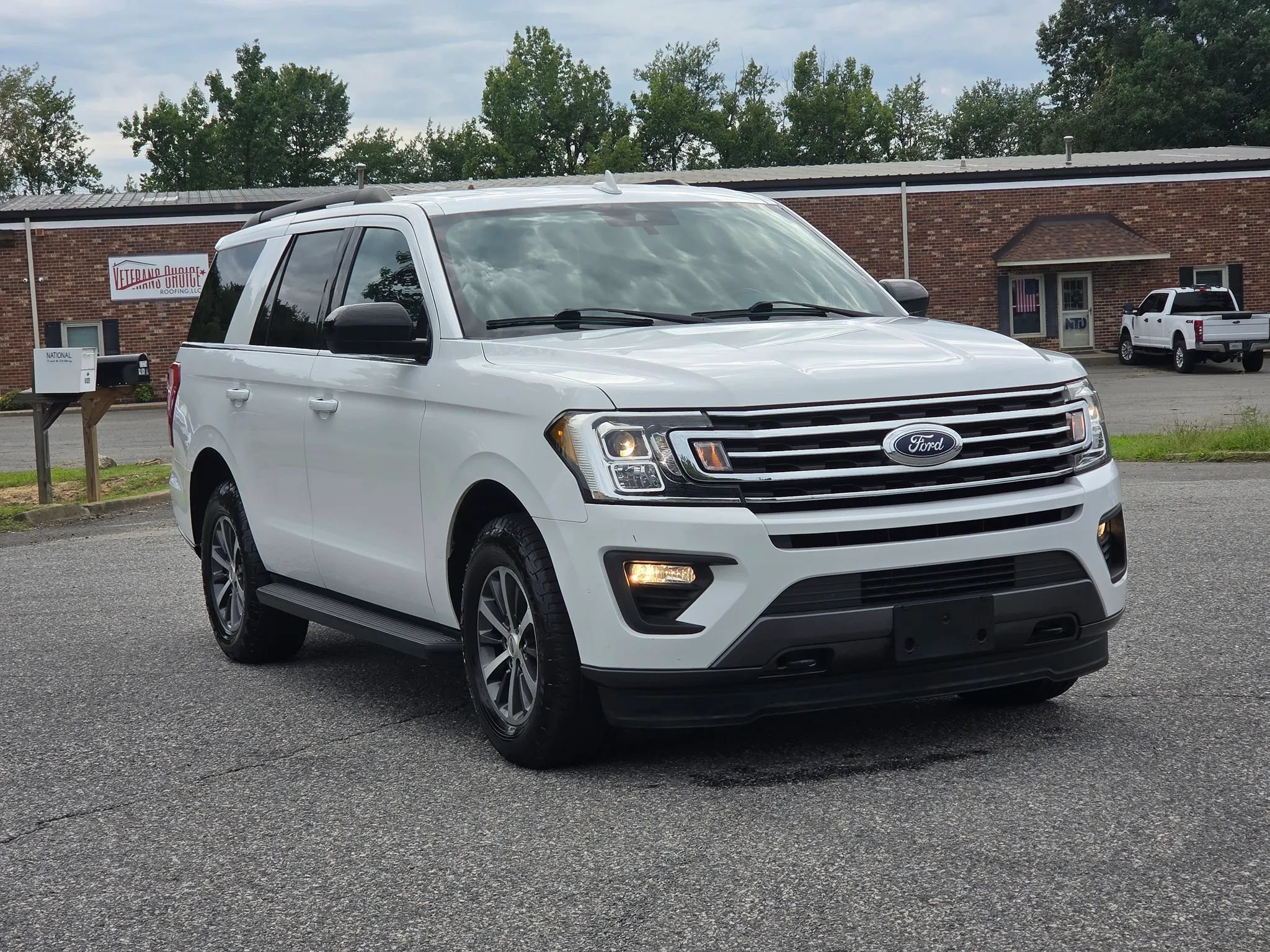 Used 2021 Ford Expedition XL AWD/4WD image 3
