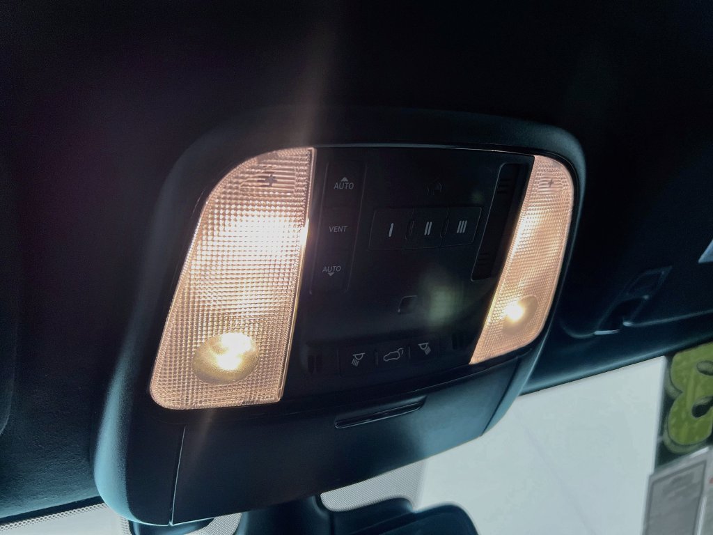 Used 2023 Dodge Durango R/T RWD image 18