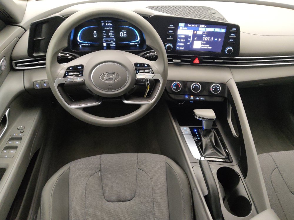 Used 2025 Hyundai Elantra SE FWD image 22