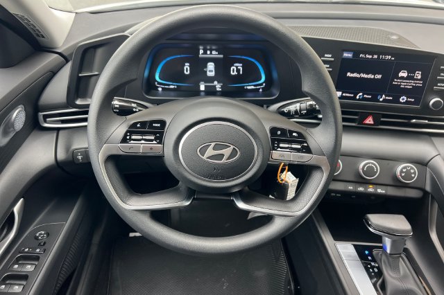 New 2026 Hyundai Elantra SE FWD image 13