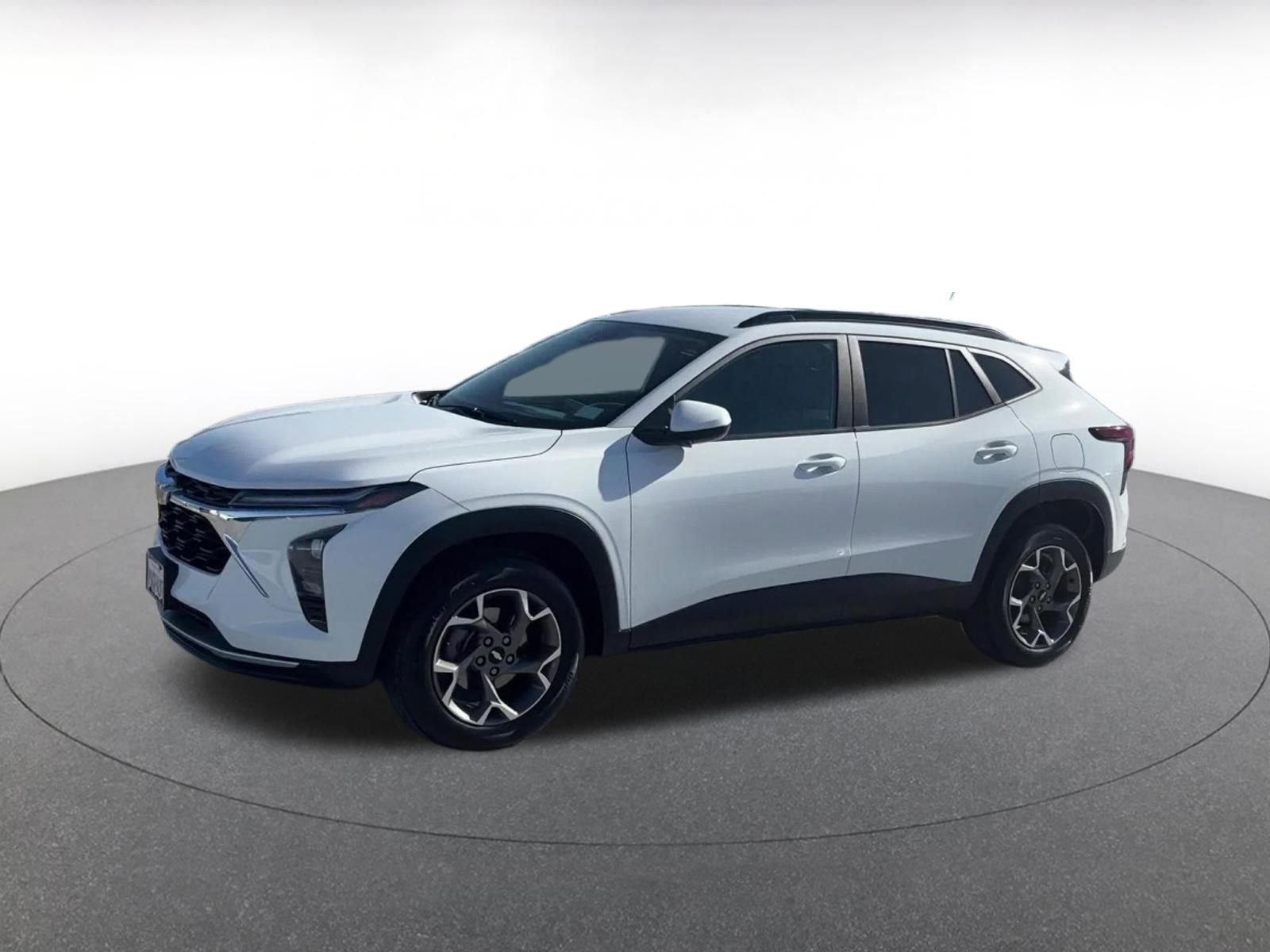 Used 2025 Chevrolet Trax LT FWD image 8