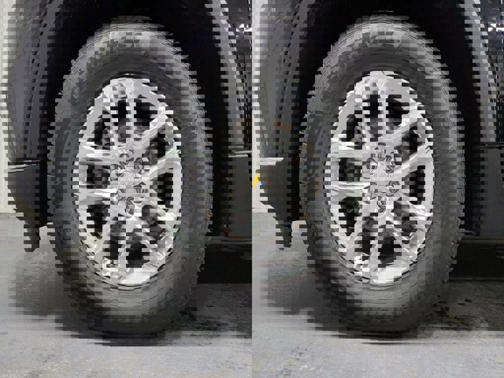 Used 2021 Chevrolet Traverse LT w/ LPO, Cargo Package image 5