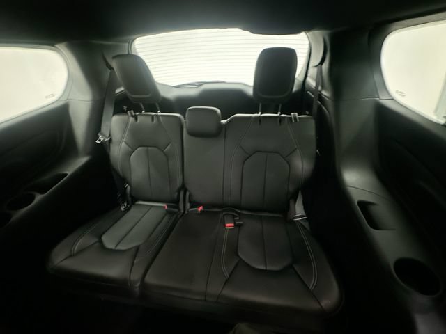 Used 2025 Chrysler Pacifica Select FWD image 25