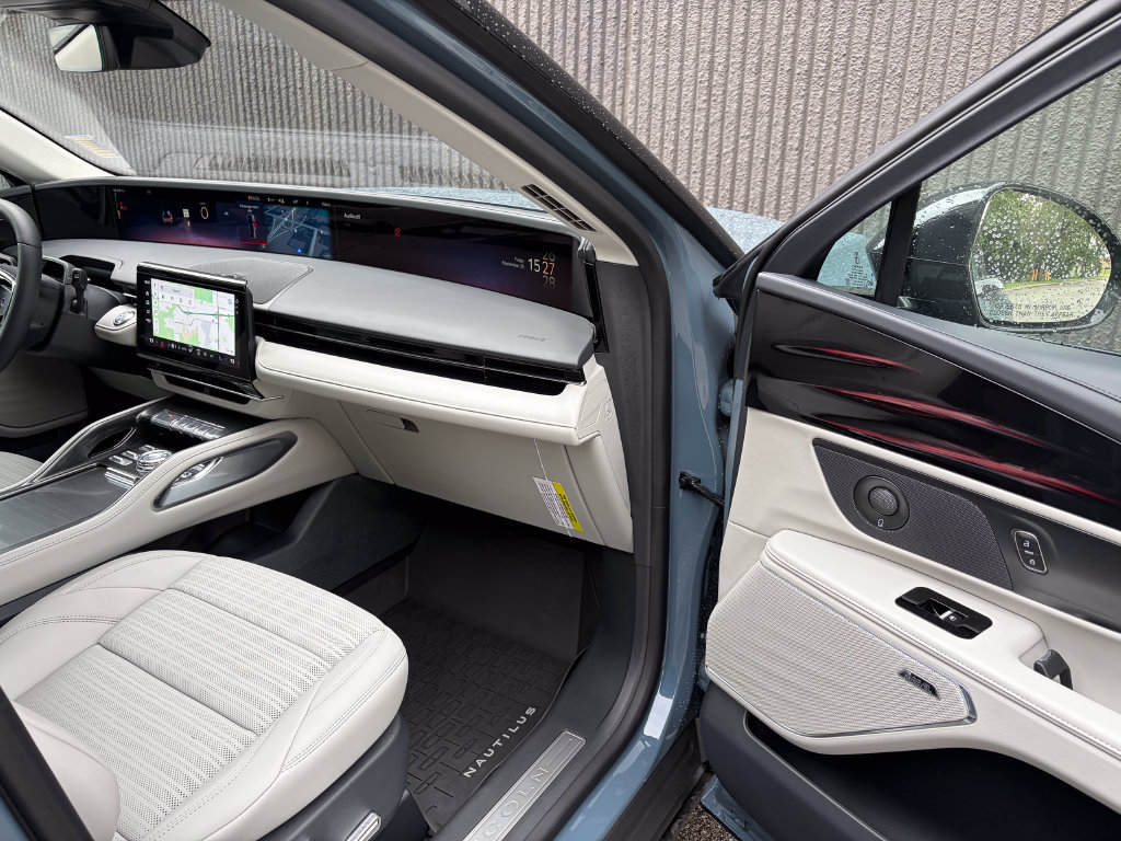 New 2026 Lincoln Nautilus Reserve w/ Jet Appearance Package AWD/4WD image 30