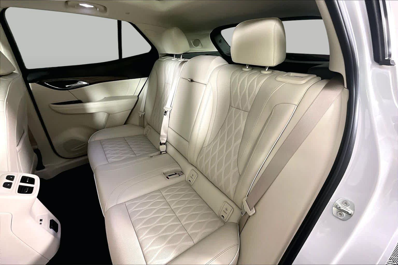 Used 2023 Buick Envision Avenir FWD image 19
