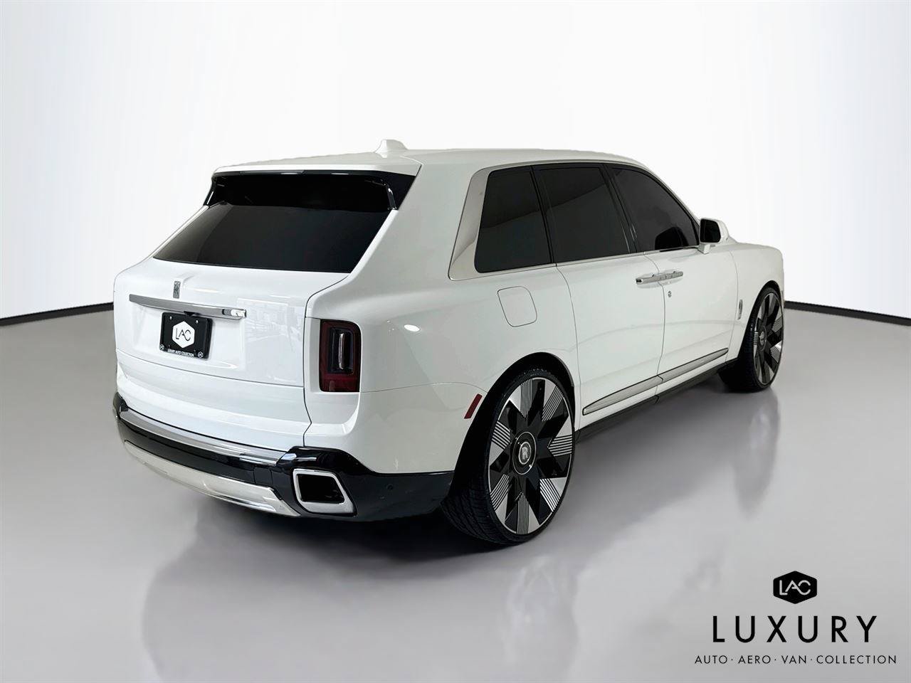 Used 2025 Rolls-Royce Cullinan AWD/4WD image 6