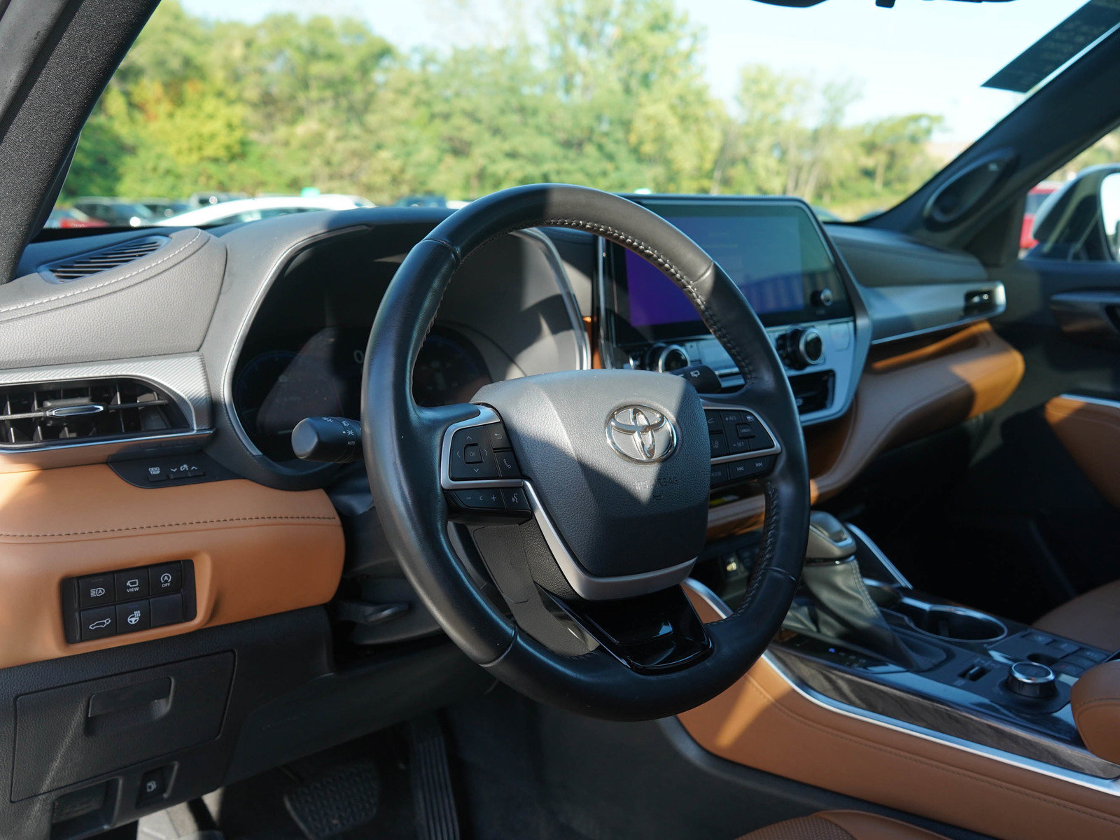 Used 2023 Toyota Highlander Platinum AWD/4WD image 28