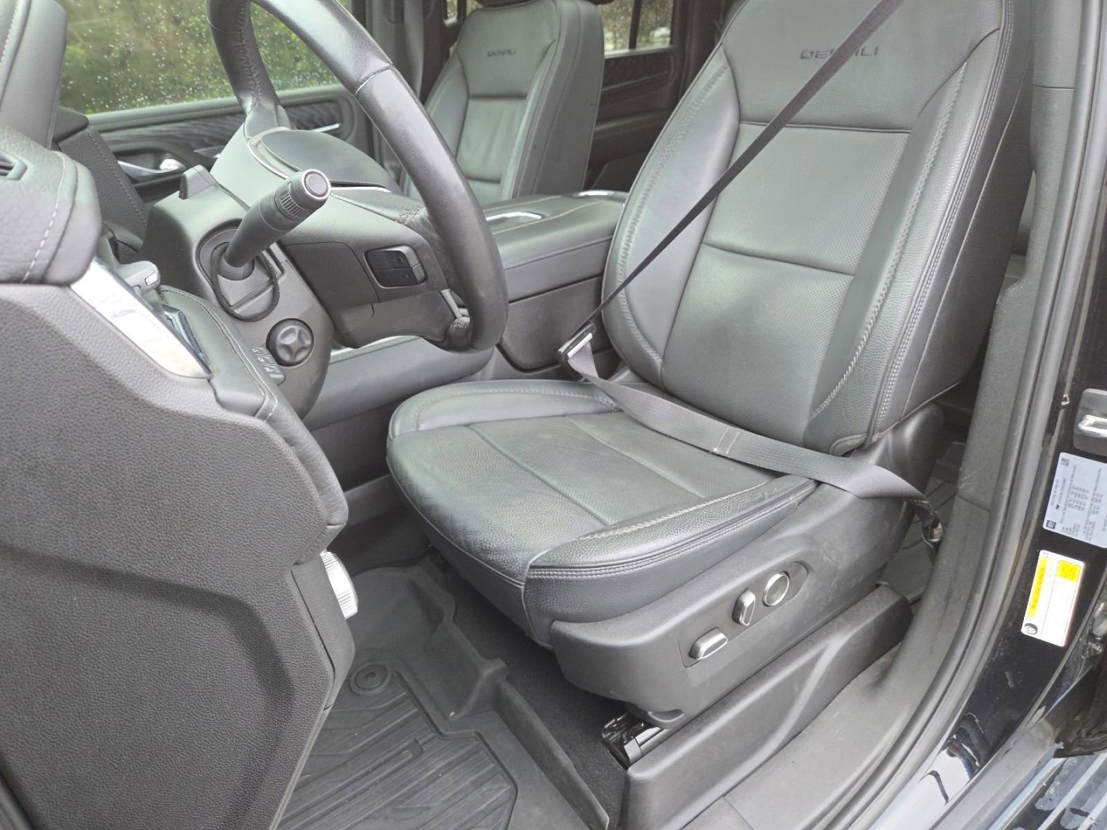 Used 2023 GMC Yukon XL Denali w/ Denali Reserve Package image 31