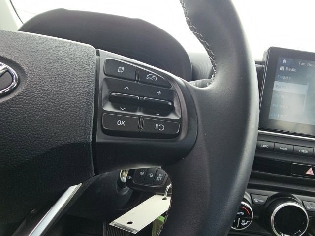 Used 2023 Hyundai Venue SEL image 31