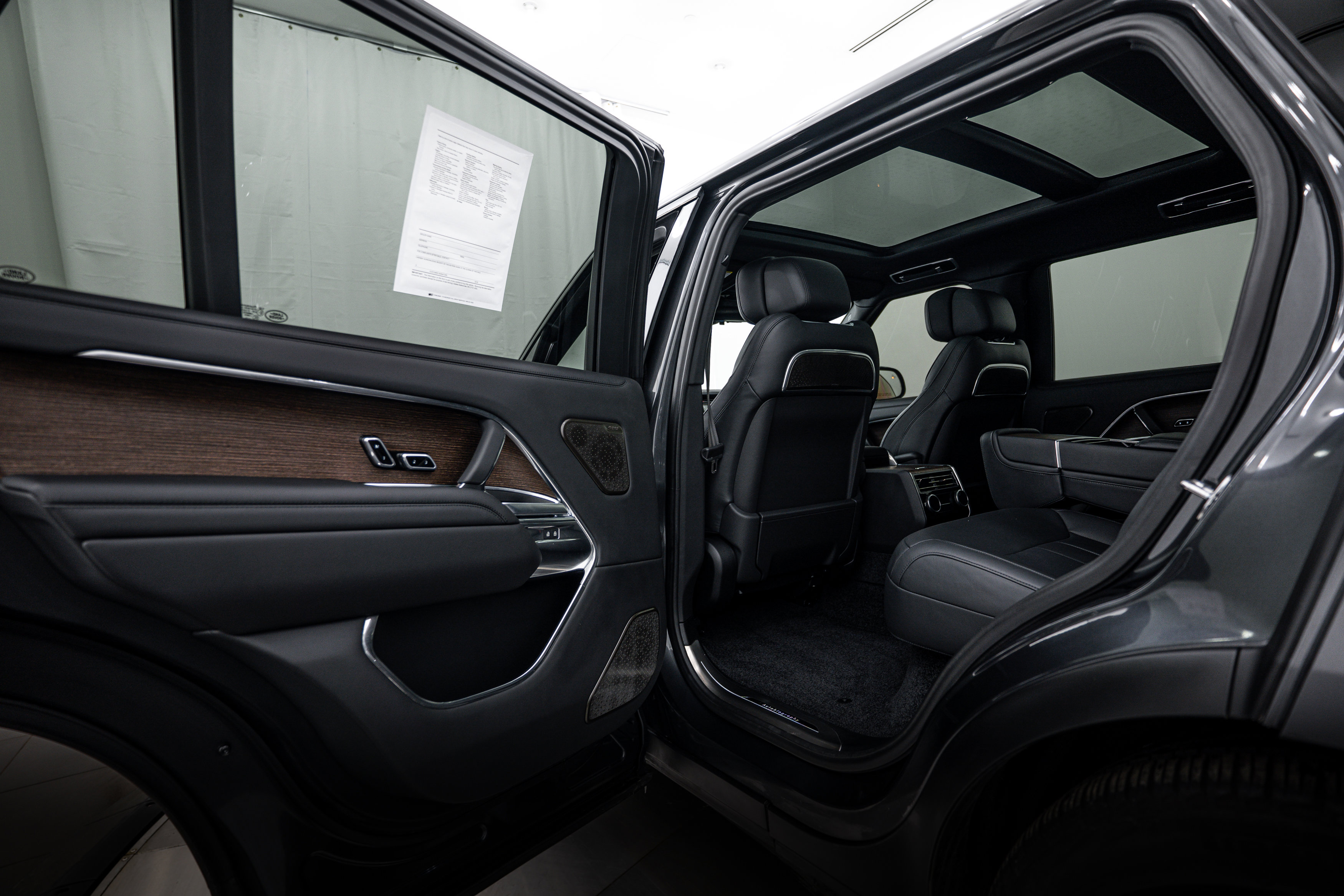 Used 2024 Land Rover Range Rover Long Wheelbase Autobiography image 19