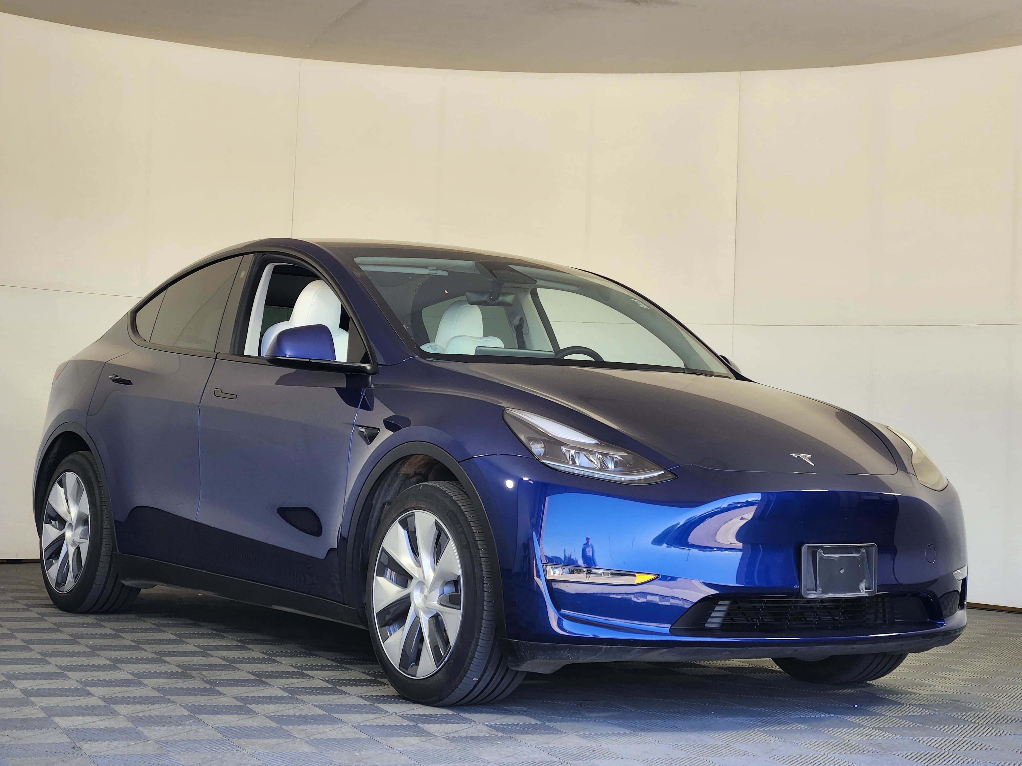 Used 2023 Tesla Model Y AWD image 1