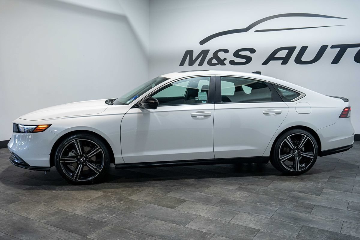 Used 2025 Honda Accord Sport image 3