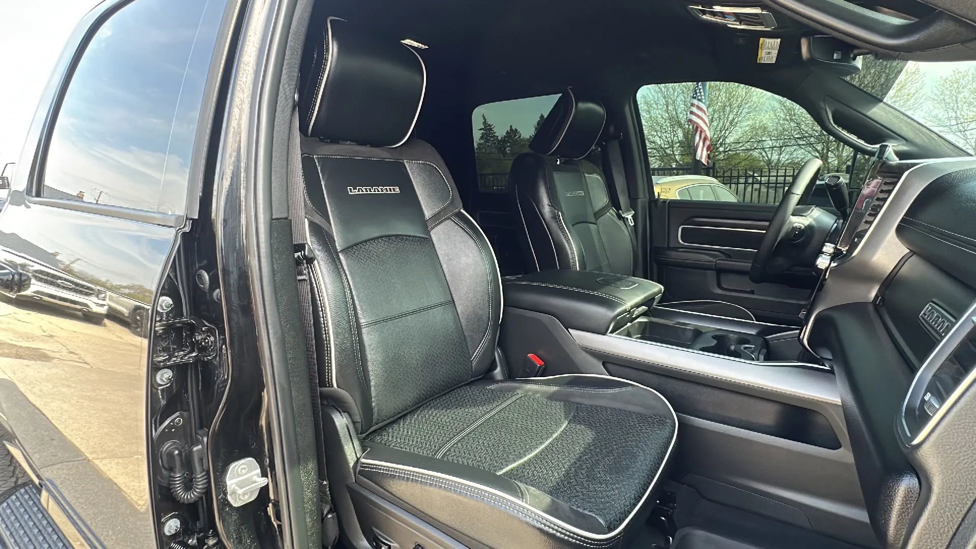 Used 2025 RAM 2500 Laramie AWD/4WD image 32